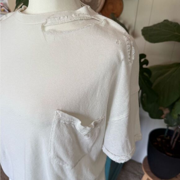 Free People - We The Free - Women’s Ivory Ripped Short Sleeved Tee - XS - Picture 2 of 8